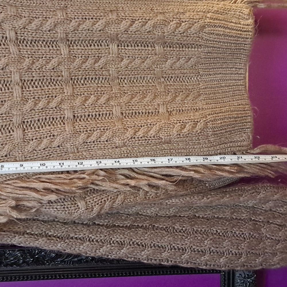 Altered State Brown Cable Knit Fringe Sweater. Size Small - Picture 6 of 8